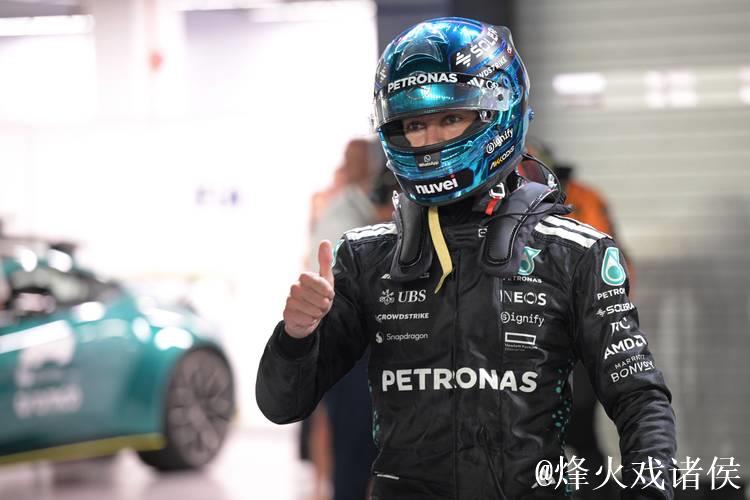 F1新加坡站排位赛：拉塞尔夺得杆位 维斯塔潘紧随其后
