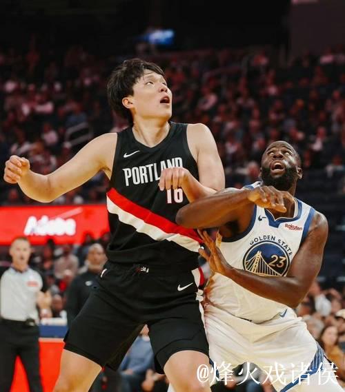 杨瀚森替补贡献3分2板 库里7分11助 勇士轻松击败开拓者